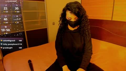 Snapshot of habibi_moon chatting on 01.18.25 Linda online show from 01.18.25