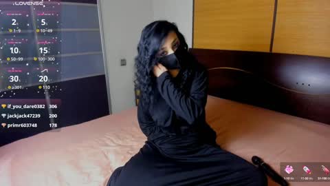 Snapshot of habibi_moon chatting on 01.18.25 Linda online show from 01.18.25