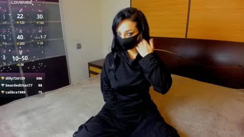 Snapshot of habibi_moon chatting on 01.22.25 Linda online show from 01.22.25