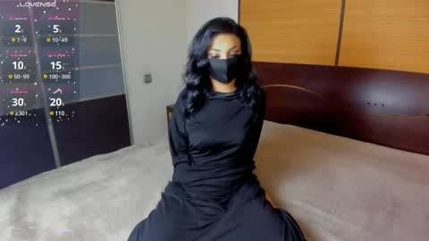 Snapshot of habibi_moon chatting on 02.10.25 Linda online show from 02.10.25
