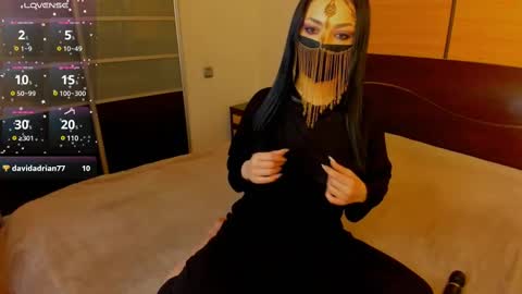 Snapshot of habibi_moon chatting on 02.12.25 Linda online show from 02.12.25