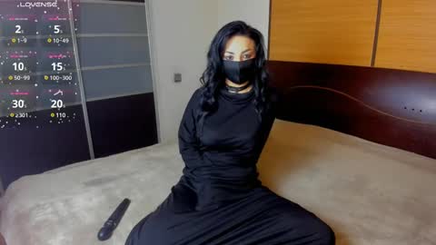 Snapshot of habibi_moon chatting on 02.16.25 Linda online show from 02.16.25