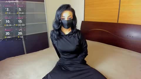 Snapshot of habibi_moon chatting on 03.11.25 Linda online show from 03.11.25