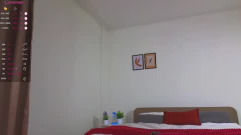 Snapshot of hadleynichols chatting on 02.09.25 Hi Im Rebecca Glad to see you in my room PVT is open online show from 02.09.25