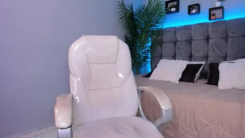 Snapshot of hailey_bieber_ chatting on 02.13.26 hailey_bieber_ online show from 02.13.26