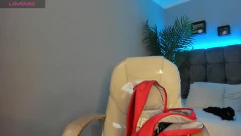 Snapshot of hailey_bieber_ chatting on 02.16.26 hailey_bieber_ online show from 02.16.26