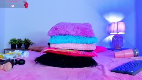 hailey_hadid online show from 12.16.25