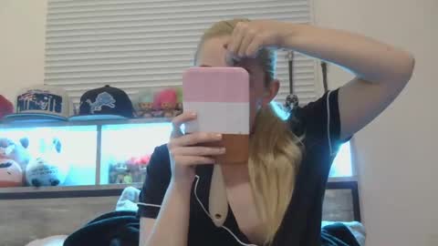 Hailey and d online show from 11.23.25