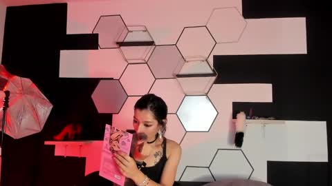 haileycat_ online show from 12.24.24