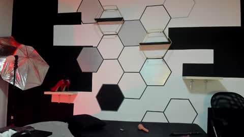 haileycat_ online show from 12.24.24