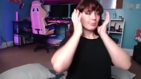 Snapshot of haileyharper chatting on 10.14.25 Hailey Harper online show from 10.14.25