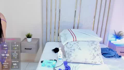 haileystonei online show from 10.06.25