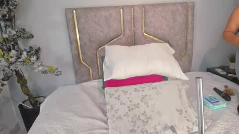 haileystonei online show from 01.07.26