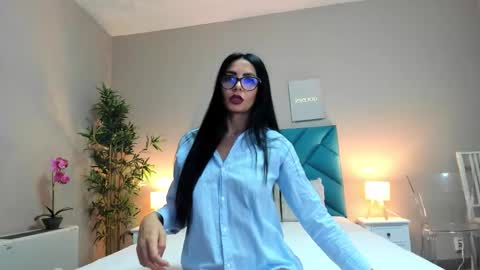 Hailey online show from 09.23.25