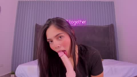 Snapshot of haily_b chatting on 03.11.25 Haily online show from 03.11.25