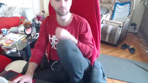 Snapshot of hairyass25yo chatting on 12.17.24 Puppy3 StockyDaddiesmusclebearsbeefybigmans online show from 12.17.24