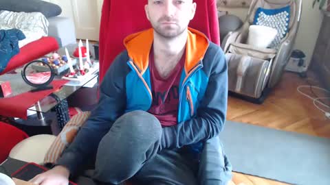 Snapshot of hairyass25yo chatting on 12.18.24 Puppy3 StockyDaddiesmusclebearsbeefybigmans online show from 12.18.24