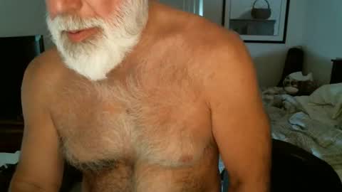 Snapshot of hairypecsguy chatting on 06.03.26 Hairy pecs online show from 06.03.26