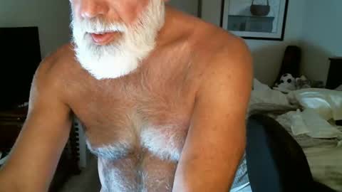 Snapshot of hairypecsguy chatting on 06.08.26 Hairy pecs online show from 06.08.26