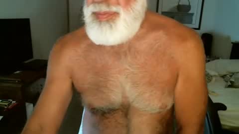 Snapshot of hairypecsguy chatting on 07.15.26 Hairy pecs online show from 07.15.26