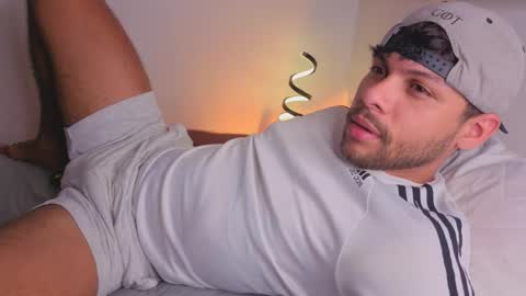 Independent       model  online show from 12.18.25