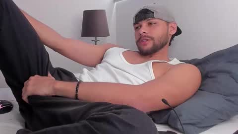 Independent       model  online show from 02.23.26