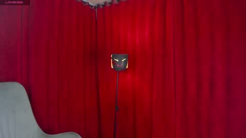 Snapshot of hakurukushka chatting on 12.30.24 Haku Please help me with your thumbs up its important online show from 12.30.24