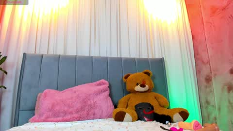 Snapshot of hakurukushka chatting on 01.21.25 Haku Please help me with your thumbs up its important online show from 01.21.25