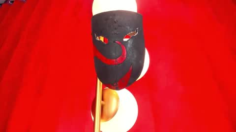 Snapshot of hakurukushka chatting on 01.29.25 Haku Please help me with your thumbs up its important online show from 01.29.25