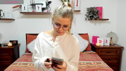 Snapshot of haleyreedme chatting on 10.05.25 Haley online show from 10.05.25