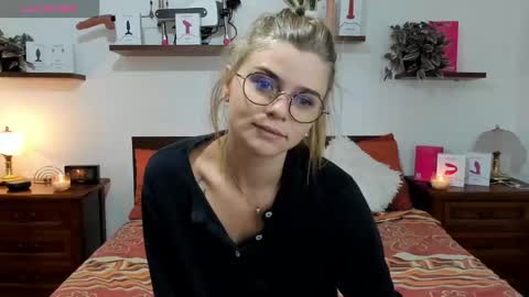 Snapshot of haleyreedme chatting on 10.06.25 Haley online show from 10.06.25