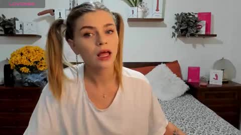 Snapshot of haleyreedme chatting on 10.31.25 Haley online show from 10.31.25