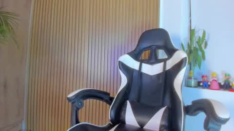 Anahis online show from 10.14.25