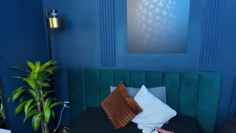 Halley Lorens online show from 11.12.25