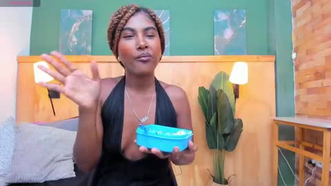 Halley Lorens online show from 04.18.26