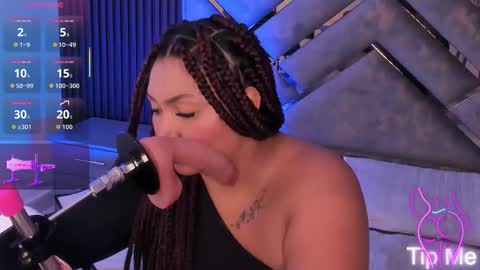 Halleyrosse online show from 11.25.25