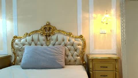 Hallie Stone online show from 04.02.26