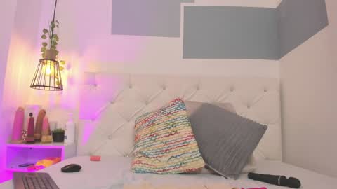 hanah_gray online show from 01.24.25