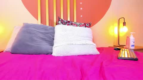 Snapshot of hanah_greey chatting on 02.25.25 HANAH online show from 02.25.25