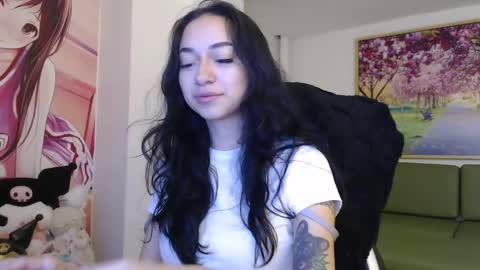 Snapshot of hanaku_8 chatting on 11.08.25 Hanaku online show from 11.08.25