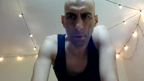 Snapshot of handsomealfie chatting on 10.04.25 HandsomeAlfie online show from 10.04.25