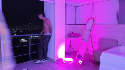 Snapshot of handsomeboys19 chatting on 09.10.25 leonardfarrucknick and otis online show from 09.10.25