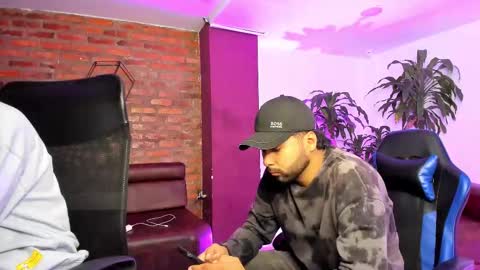 Snapshot of handsomeboys19 chatting on 09.27.25 leonardfarrucknick and otis online show from 09.27.25