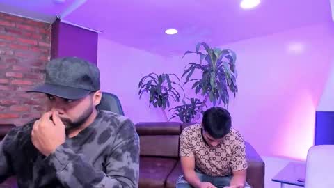 Snapshot of handsomeboys19 chatting on 10.01.25 leonardfarrucknick and otis online show from 10.01.25