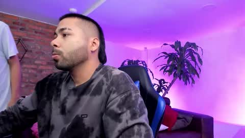 Snapshot of handsomeboys19 chatting on 10.07.25 leonardfarrucknick and otis online show from 10.07.25