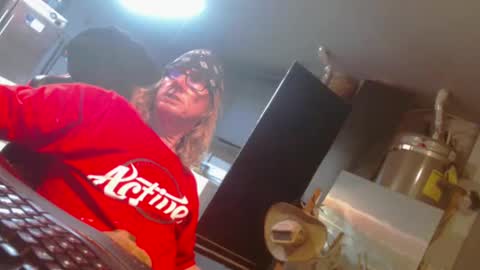 Snapshot of handyman5303 chatting on 12.25.24 Handystudman online show from 12.25.24