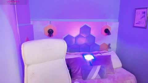 Snapshot of hanna__becker chatting on 12.12.24 hanna  online show from 12.12.24