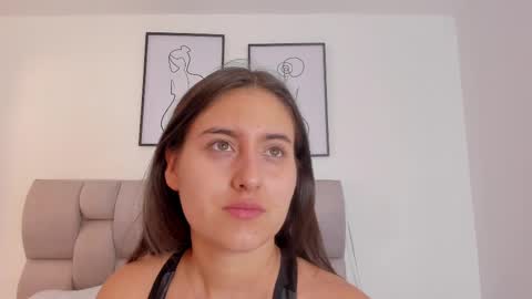 hanna__evans_ online show from 09.11.25