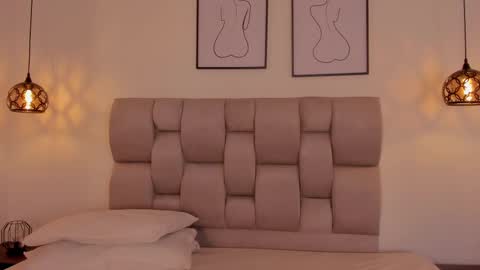 hanna__evans_ online show from 09.22.25