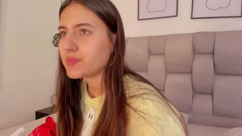 hanna__evans_ online show from 10.05.25